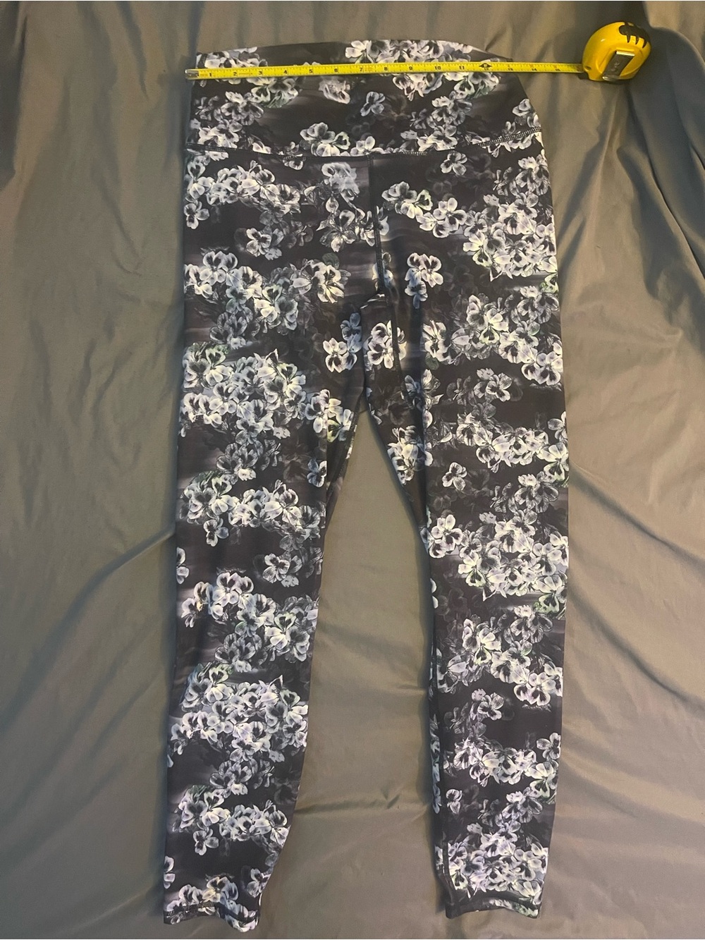Fabletics Women’s Floral High Rise Ankle Leggings Black/White Size M